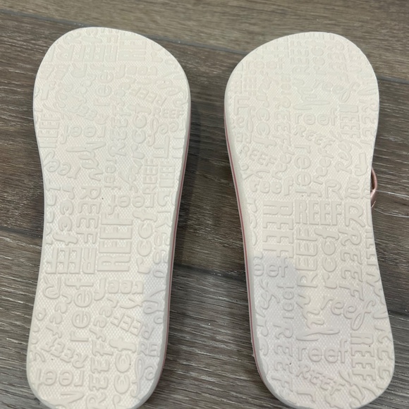 Reef Ahi Flip-Flop Girls Gold New Without Tags Size 4/5 - Picture 4 of 4